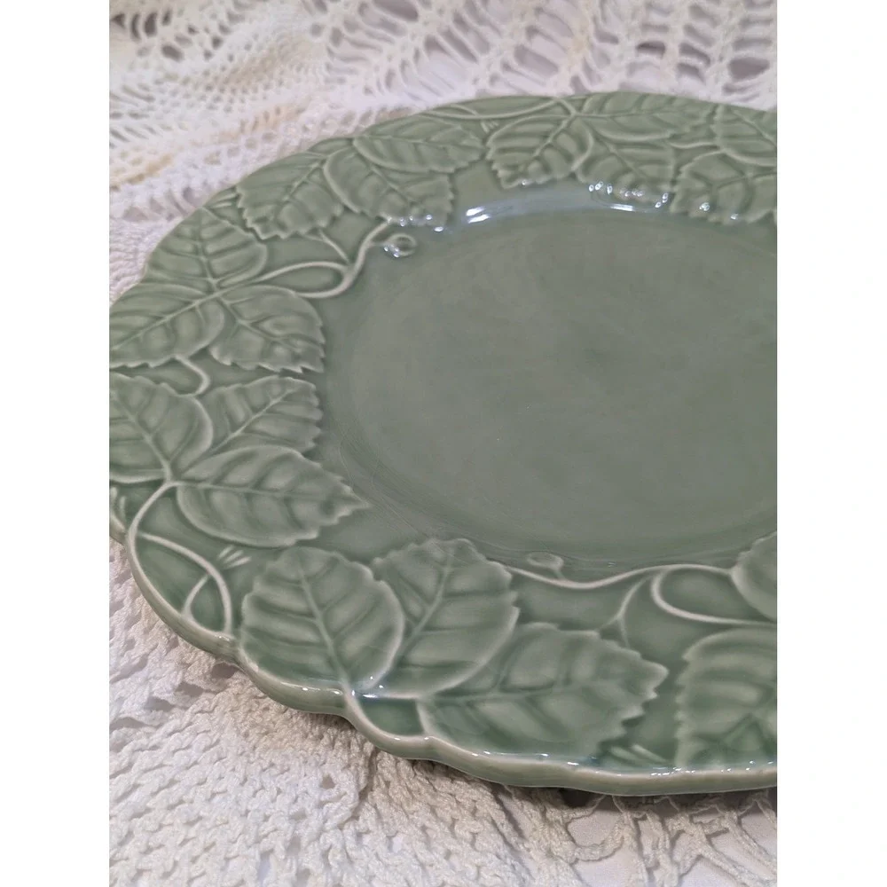Bordallo Pinheiro Green Majolica Strawberry Leaf Plate 12 inch Made in Portugal
